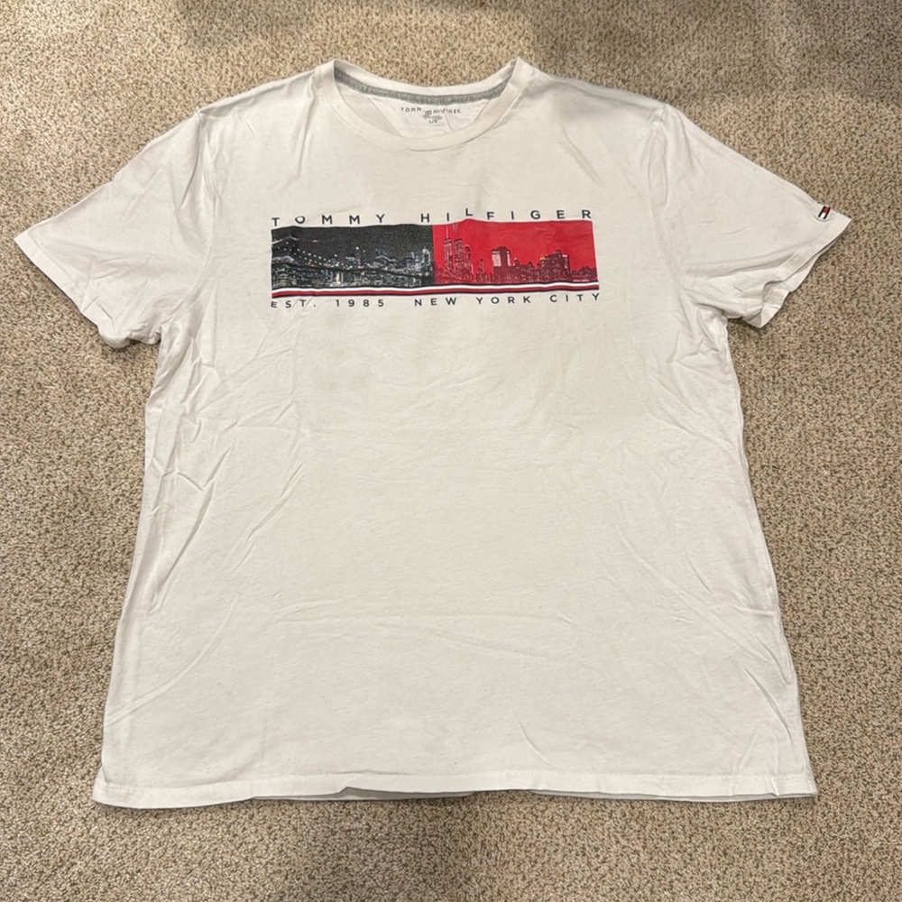 Tommy Hilfiger graphic tshirt